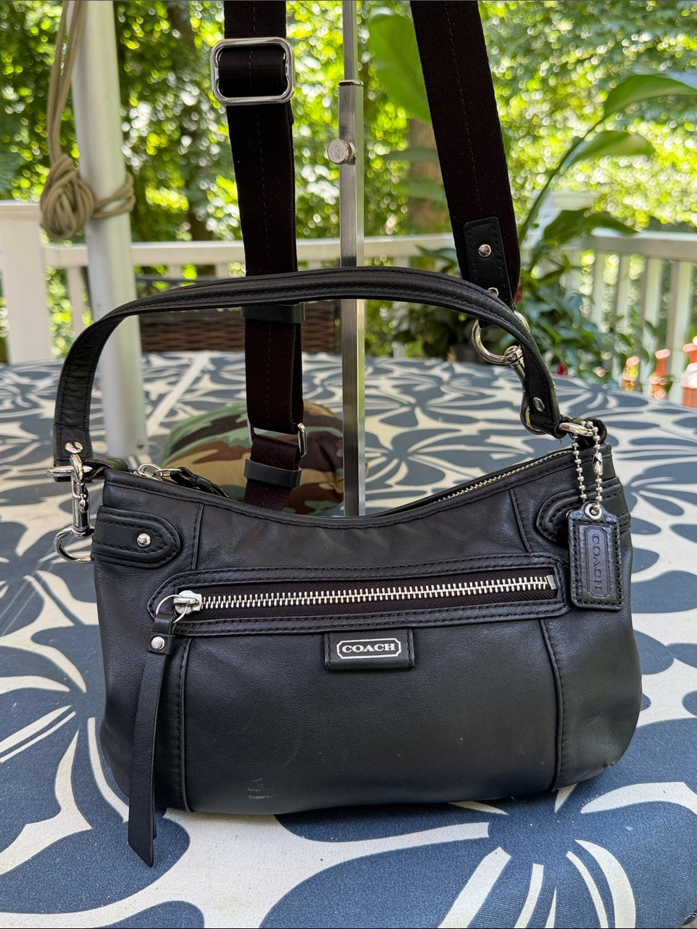 Coach Vintage Y2K Daisy Black Leather Shoulder Bag with Front Zip and Logo. - Picture 5 of 17